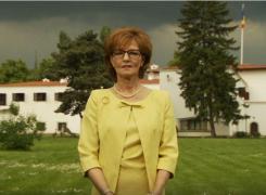 Manifestările dedicate sărbătoririi Coroanei Române au început. La Castelul Peleș a fost înălţat Stindardul Regal