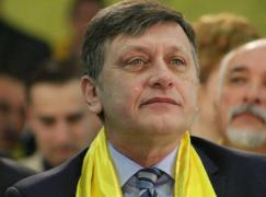 Crin Antonescu și soția sa, europarlamentarul Adina Vălean, au sosit la DNA Ploiești