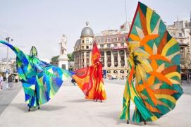 Distracţie pe străzile din Capitală: A început Festivalul de teatru în stradă