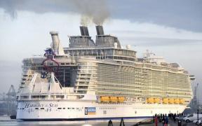 IMPRESIONANT! IMAGINI din interiorul celui mai mare vas de croazieră construit vreodată (VIDEO)