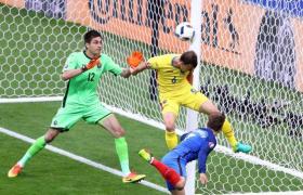 EURO-2016: Gestul incredibil făcut de jucătorii francezi după meciul cu România (FOTO)