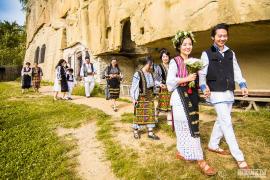 Imagini incredibile de la o nuntă tradiţională românească între doi americani de origine coreeană (GALERIE FOTO)