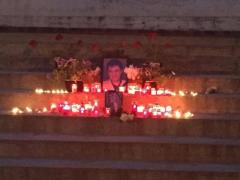 Lacrimi şi lumânări pentru victimele decedate în tragedia de la Perşani