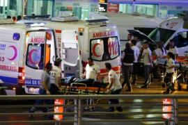 ATENTATE TERORISTE la Istanbul: Mai mulţi cetăţeni români, blocaţi în zona liberă a aeroportului, după explozii