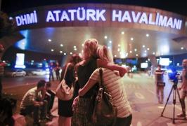 Printre pasagerii de pe Aeroportul Ataturk din Istanbul se aflau şi români. Unul dintre ei este rănit uşor