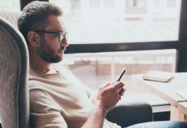 Cum poți plăti facturile fără să mai stai la cozi. 4 soluții prin care economisești timp