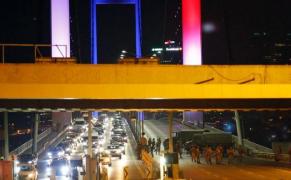 LOVITURĂ DE STAT în Turcia: Se duc LUPTE între armată şi poliţie. Podurile de peste strâmtoarea Bosfor au fost închise. VIDEO