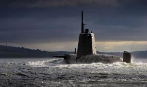 INCIDENT pe mare. Un submarin britanic s-a ciocnit de un cargobot