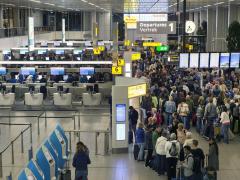 ALERTĂ pe Aeroportul Schiphol din Amsterdam! Măsuri de securitate sporite, după o informaţie în legătură cu aeroportul