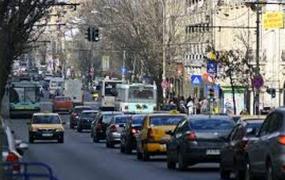 Groapă adâncă de un metru pe Şoseaua Ştefan cel Mare din Capitală: Traficul a fost închis pe o bandă