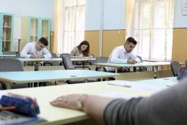 BACALAUREAT 2016. S-a declanşat război între elevi, profesori de liceu şi mediul academic. Romanul psihologic a aprins spiritele!