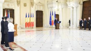 BREAKING NEWS: Noii miniştri ai Educaţiei, Transporturilor şi pentru Diaspora au depus jurământul. Mesajul lui Iohannis: Arătaţi Diasporei că ne pasă, mişcaţi lucrurile în infrastructură, aveţi grijă de România educată