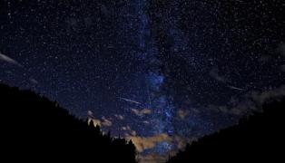 Nu-ţi lua ochii de pe cer: Perseidele vor oferi un spectacol cu 500 de meteori pe oră
