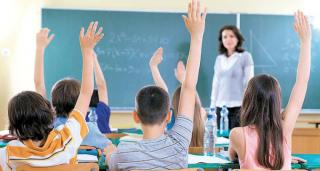 Este OFICIAL! Elevii au primit dreptul să protesteze şi să dea calificative profesorilor