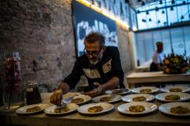 RIO 2016: Un bucătar faimos găteşte pentru săraci din alimentele rămase de la sportivii participanţi la Olimpiadă (FOTO, VIDEO)