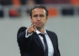 După farsa de la meciul cu Manchester City, Laurențiu Reghecampf face amenințări la adresa lui Dinamo: “Sabia a fost scoasă din teacă şi se ascute. Noi vom da singurul răspuns la acest mesaj sâmbătă, pe teren”