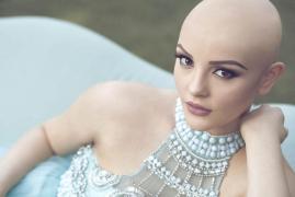 E SUPERBĂ! A fost diagnosticată cu cancer, dar asta nu a împiedicat-o să inspire oamenii din întreaga lume (GALERIE FOTO)