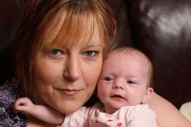 Caz ŞOCANT în Anglia! O mamă dependentă de heroină, care şi-a pierdut 16 copii, a folosit identitatea bebeluşilor pentru a beneficia de bani