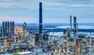 INCENDIU la Petromidia: Două persoane au fost intoxicate cu fum în urma exploziei