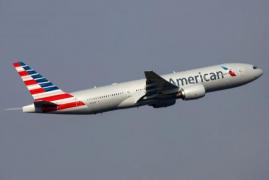 VIDEO VIRAL: Un pilot al companiei American Airlines pune la podea un pasager agresiv