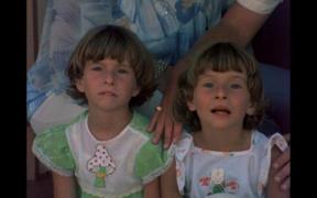 CEL mai MISTERIOS caz din lumea medicinei: Povestea gemenelor Kennedy care au vorbit într-o limbă necunoscută pământului vreme de opt ani (FOTO)