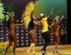 RIO 2016: IMAGINI INEDITE cu Usain Bolt. Atletul și-a etalat calitățile de dansator de samba la Rio de Janeiro (VIDEO)
