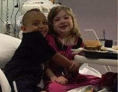 Poveste impresionantă: O fetiţă de 5 ani grav bolnavă s-a căsătorit cu cel mai bun prieten şi a murit câteva ore mai târziu. Asta a fost ultima ei dorinţă