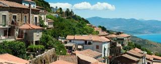 GATA! S-a descoperit SECRETUL longevităţii într-un sat din Italia. Localnicii trăiesc peste 100 de ani, fumează şi se simt ca la 20-30 de ani (FOTO)