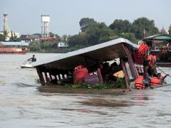 Tragedie în Thailanda. O ambarcaţiune s-a răsturnat: 10 persoane au murit, iar altele sunt date dispărute (FOTO)