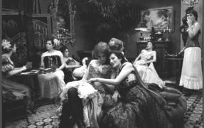 Povestea Miţei Biciclista, “curva de lux” a Bucureştiului interbelic. Purta bikini, avea maşină coupé şi trăsură. S-a iubit cu bărbaţi celebri precum Octavian Goga şi Nicolae Grigorescu