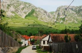Se află în România şi este considerat UNIC în lume. Localitatea în care te simţi ca în RAI (Imagini INEDITE)