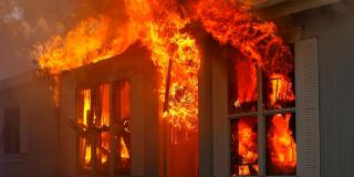 Explozie puternică într-un bloc de locuințe: 13 persoane rănite, 80 de imobile afectate. ”Ușile au zburat, geamurile s-au spart”