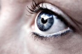 Cercetătorii au căutat-o 25 de ani până au găsit-o! Femeia cu super-vedere, care poate distinge 100 de milioane de culori decât restul persoanelor