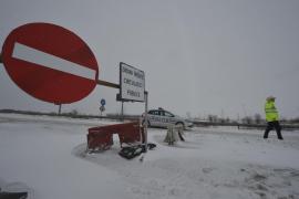 Cum se circulă în România, după CEA MAI GEROASĂ noapte din această iarnă. LISTA DRUMURILOR BLOCATE