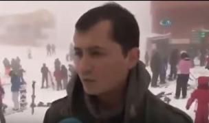 VIDEO incredibil! REACŢIA uimitoare a unui manager de hotel în momentul în care turiştii sunt înghiţiţi de o AVALANŞĂ