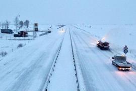 Mai mult de 630 de persoane au fost salvate în cursul nopții de pe drumurile înzăpezite din Constanţa