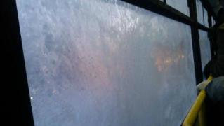 Situaţie gravă la Braşov. Flota de autobuze a RATBV, decimată de viscol. "Lucrăm şi cu FEONUL să le dezgheţăm"