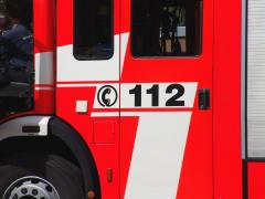 Bărbat cu accident vascular cerebral, dus cu ajutorul unei şenilate la elicopterul SMURD pentru a fi transportat la spital