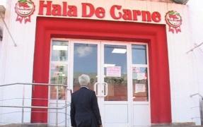 Brăilean bătut măr în piaţă, după ce a rugat un vânzător să nu mai fumeze în hala unde se comercializa carne şi brânză