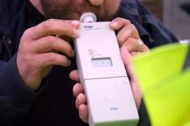 Român oprit în trafic de poliţiştii bulgari. Şoferul avea o alcoolemie de aproape TREI la mie!