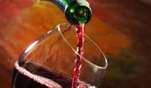 La Panciu au fost confiscaţi 80.000 de litri de vin contrafăcut