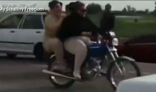 IMAGINI VIRALE: Au fost arestate pentru că s-au plimbat cu motocicleta prin oraş