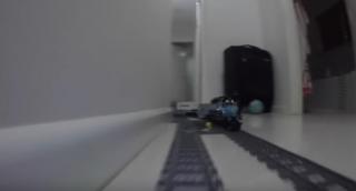 VIDEO Călătoria plină de surprize a celui mai spectaculos trenuleţ lego