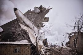 VIDEO O dronă filmat imagini terifiante la locul prăbuşirii avionului Turkish Airlines în Kîrgîstan