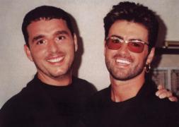 Noi dezvăluiri despre moartea lui George Michael. Un "verişor" al artistului lansează o nouă ipoteză