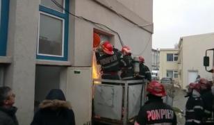 Incendiu la căminul 2 al Universității Ovidius din Constanţa. Pompierii intervin (VIDEO)