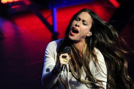 Alanis Morissette,JECMĂNITĂ de propiul manager!