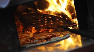 Generozitate fără precedent în Italia: Ce a determinat o pizzerie să ofere gratis de mâncare oamenilor?