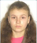 O minoră de 15 ani, din Botoşani, a spus că se duce la biserică şi nu s-a mai întors, familia o caută disperată de o săptămână. Aţi văzut-o?
