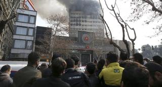 Autorităţile de la Teheran anunţă că 25 de persoane sunt încă date dispărute, în urma prăbuşirii unui imobil